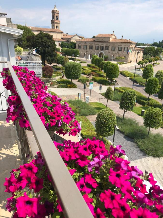 Apart-Hotel La Rocchetta Padenghe sul Garda Luaran gambar